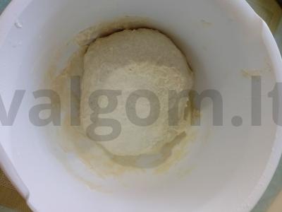 Varenyky su vyšniomis ir kondensuotu pienu Žingsnis 1