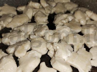 Antras patiekalas „Rageliai su meatballs ir lecho“ Žingsnis 1