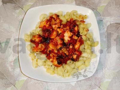 Antras patiekalas „Rageliai su meatballs ir lecho“ pagrindine nuotrauka