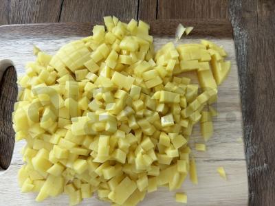 Kampinės bandelės su mielių tešla, bulvėmis ir faršu Žingsnis 1