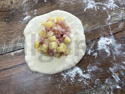 Kampinės bandelės su mielių tešla, bulvėmis ir faršu Žingsnis 11