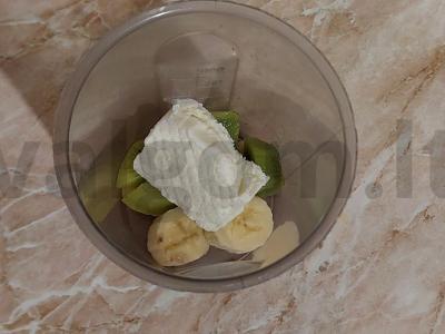 Pieno kokteilis su kiviu ir bananais Žingsnis 2