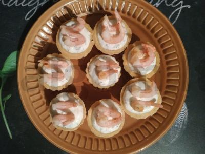 Kreminiai pyragėliai su varškės sūriu ir krevetėmis pagrindine nuotrauka