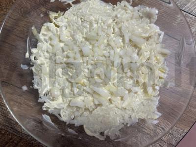 Klasikinis salotas „Silkė po kailiu“ iš silkės aliejuje Žingsnis 2