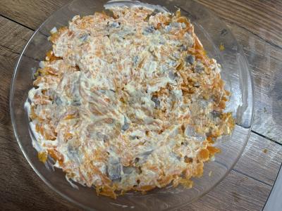 Klasikinis salotas „Silkė po kailiu“ iš silkės aliejuje Žingsnis 4