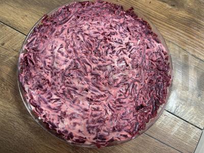 Klasikinis salotas „Silkė po kailiu“ iš silkės aliejuje Žingsnis 6