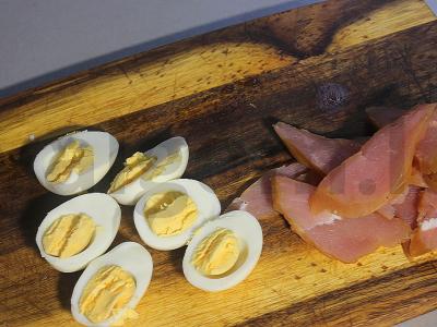 Užkandis su vištienos karpaču, žolelėmis ir vyšniniais pomidorais Žingsnis 2