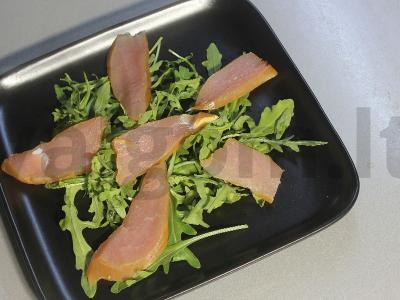 Užkandis su vištienos karpaču, žolelėmis ir vyšniniais pomidorais Žingsnis 7