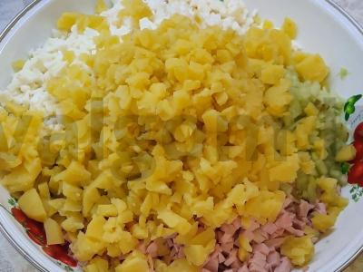 Olivje su virta dešra ir marinuotais agurkais Žingsnis 7