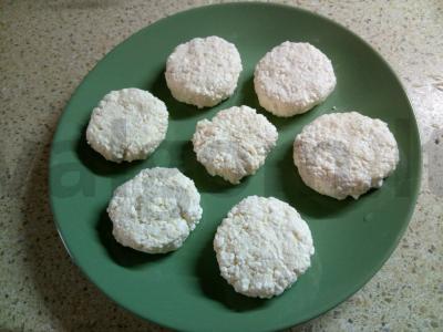 Sūrio blynai su uogiene ir cukraus pudra Žingsnis 3