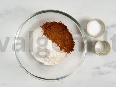 Tortas „Girtas vyšnias“ Žingsnis 4