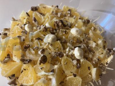 Sotūs salotas su apelsinais pagrindine nuotrauka