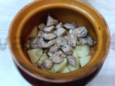 Bulvės su kiauliena puode Žingsnis 3