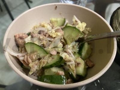 Salotos su tunu ir daržovėmis pagrindine nuotrauka