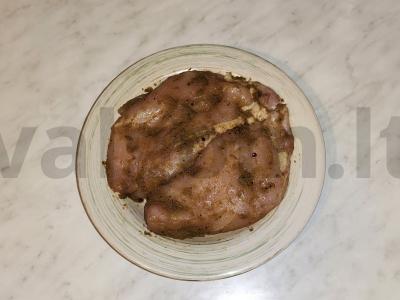 Namų šašlykas su vištiena ir žaliais karčiojo padažu Žingsnis 1