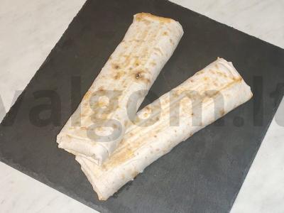 Namų šašlykas su vištiena ir žaliais karčiojo padažu pagrindine nuotrauka