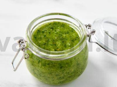 Pesto su parmezanu ir pušų riešutais Žingsnis 8