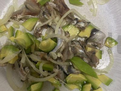 Aštrus silkės, avokado ir burokėlių salotas „Raudonas kvadratas“ Žingsnis 5