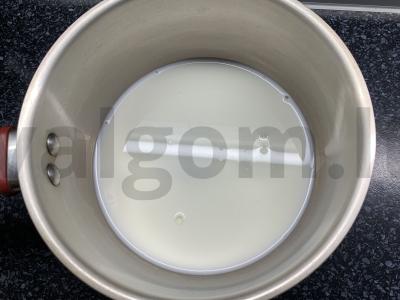 Dviejų sluoksnių želė su vyšnių sultimis ir pienu Žingsnis 2