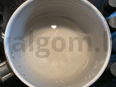 Dviejų sluoksnių želė su vyšnių sultimis ir pienu Žingsnis 3