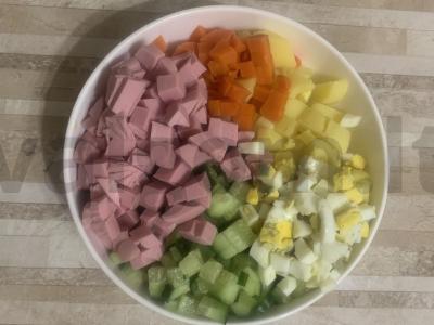 Žieminis salotas su šviežiu agurku Žingsnis 1