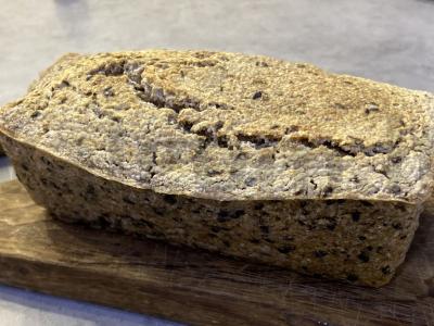 Žalios grikių duona su juodaisiais sezamais pagrindine nuotrauka