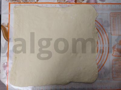 Namų pica su dešrelėmis Žingsnis 2