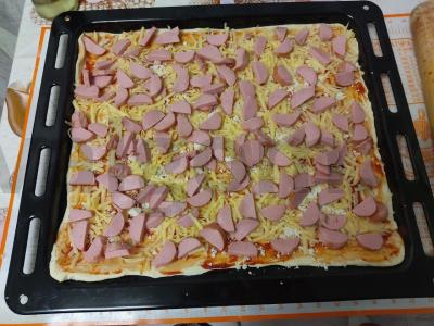 Namų pica su dešrelėmis Žingsnis 4