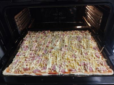 Namų pica su dešrelėmis Žingsnis 5