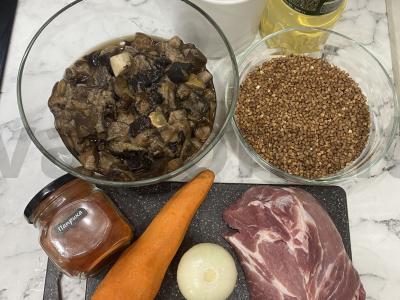 Grikių košė su miško grybais ir kiauliena orkaitėje Žingsnis 1