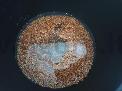 Grikių košė su sėlenomis ir kefyru Žingsnis 1