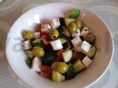 Graikiškas salotas su rukola Žingsnis 4