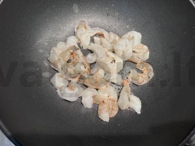 Risotto su krevetėmis ir grietinėlės sūriu „Tom Yum“ padaže Žingsnis 1