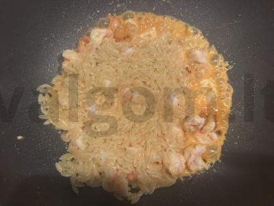 Risotto su krevetėmis ir grietinėlės sūriu „Tom Yum“ padaže Žingsnis 3