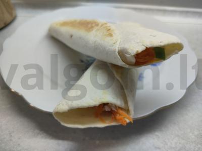 Namų šašlykinė su vištienos filė ir žaliu svogūnu pagrindine nuotrauka