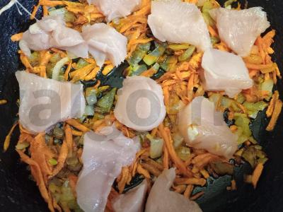 Bulguro plovas su vištienos krūtinėle Žingsnis 3