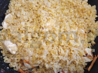 Bulguro plovas su vištienos krūtinėle Žingsnis 5