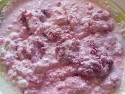 Vanilinis varškės sūris su braškėmis pagrindine nuotrauka