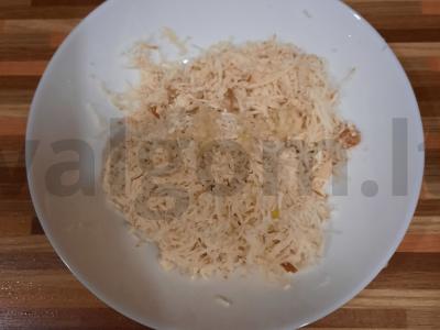 Omleto ritinys su dešrainiu sūriu ir česnaku Žingsnis 2