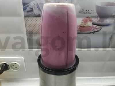 Kefyro kokteilis su laukinėmis serbentėmis Žingsnis 2