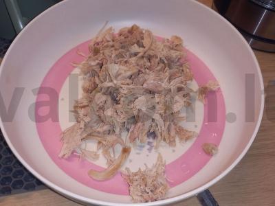 Salotas su vištienos krūtinėle, sūriu ir granatu Žingsnis 1