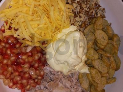 Salotas su vištienos krūtinėle, sūriu ir granatu Žingsnis 4