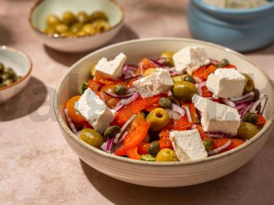 Graikiškas salotas su kaparėliais Žingsnis 6