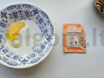 Abrikosų šarlotė per 50 minučių Žingsnis 1