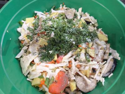 Mėsos dešrelės, keptos ant daržovių pagalvėlės Žingsnis 3