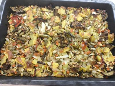 Mėsos dešrelės, keptos ant daržovių pagalvėlės Žingsnis 6