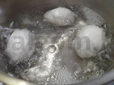 Konservuotų Atlanto skumbrijų salotos su bulvėmis Žingsnis 1