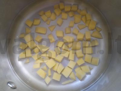 Konservuotų Atlanto skumbrijų salotos su bulvėmis Žingsnis 2