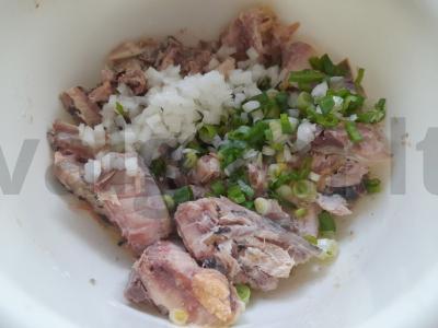 Konservuotų Atlanto skumbrijų salotos su bulvėmis Žingsnis 5