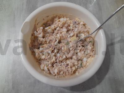 Konservuotų Atlanto skumbrijų salotos su bulvėmis Žingsnis 8